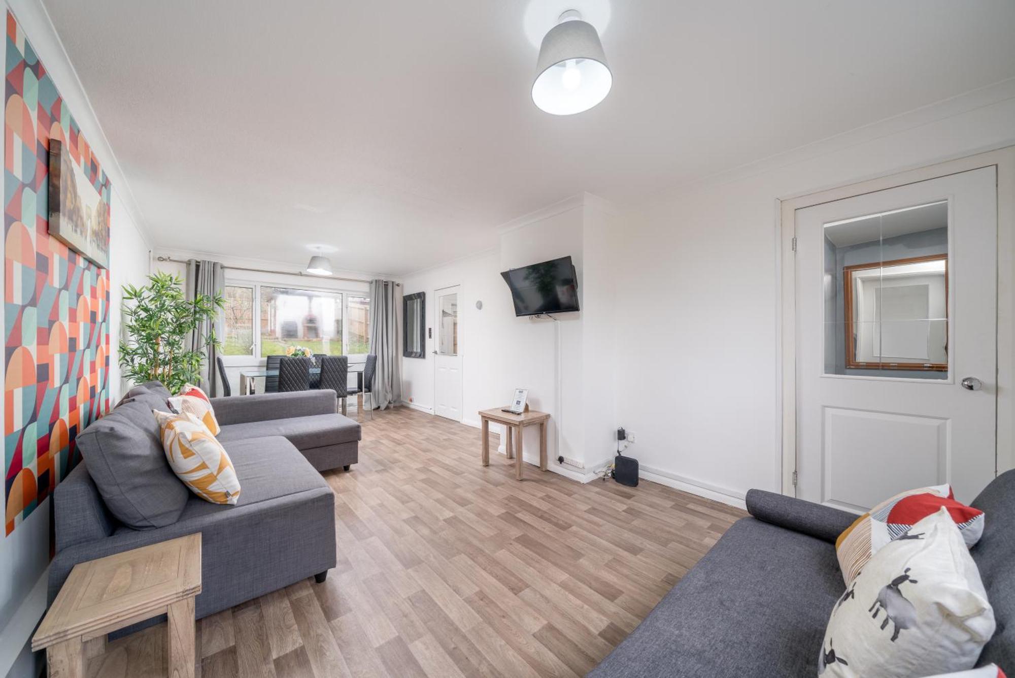 Skyvillion-Stevenage Amazing 3Bed House, Garden, Free Off Street Parking For 2 Cars, Wifi Apartment ภายนอก รูปภาพ